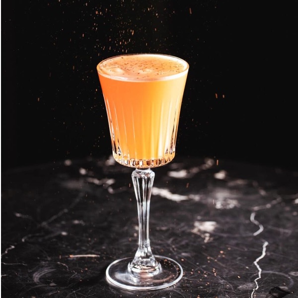 Timeless kristallen wijnglas - luxe glaswerk Timeless kristallen wijnglas met elegante voet - geschikt voor wijn en cocktails